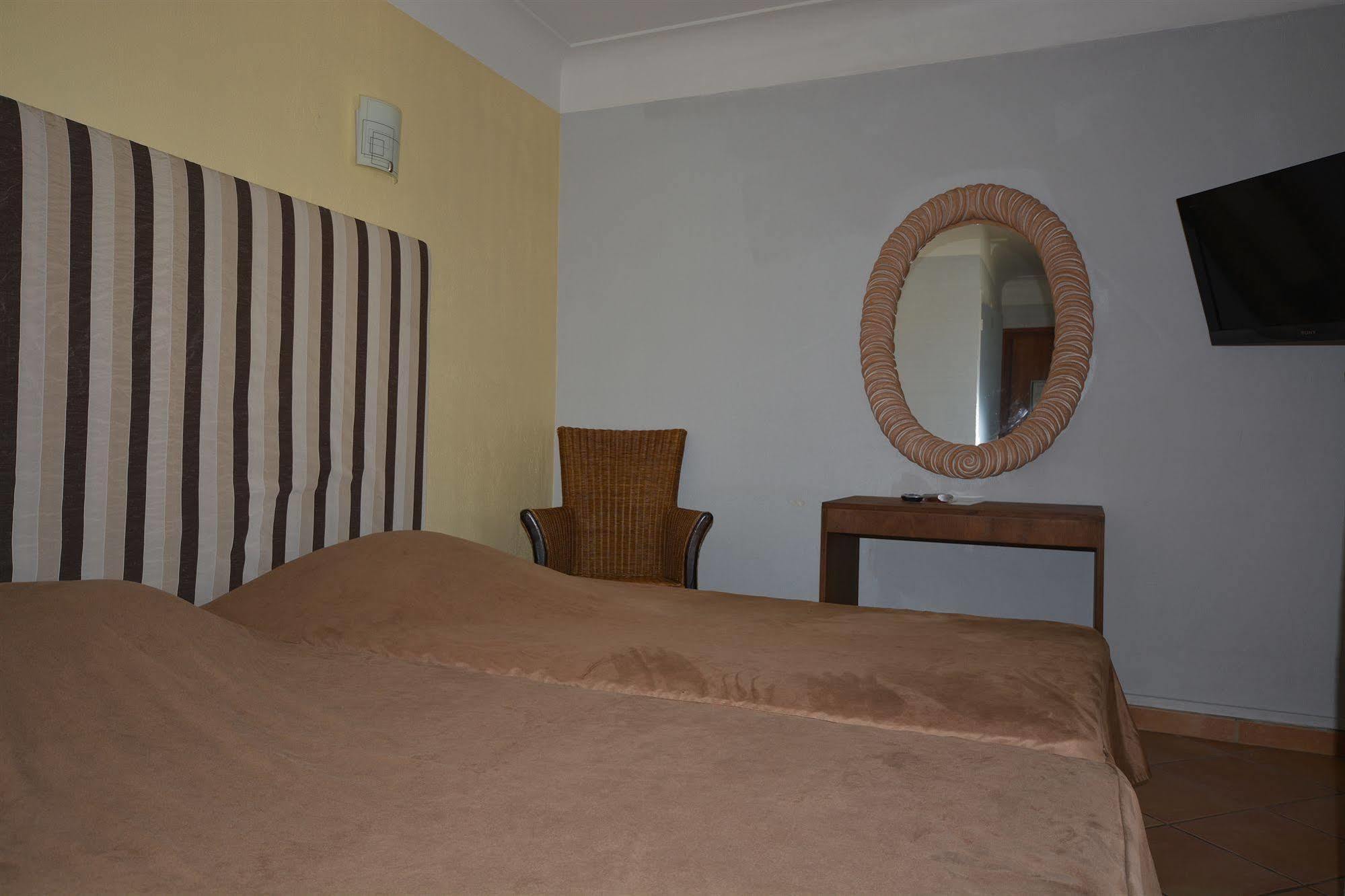 סאן-לורן-דו-ואר Albergo Hotel מראה חיצוני תמונה